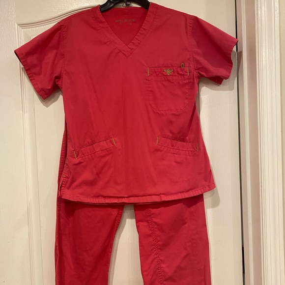 Med Couture Other - Women’s MedCouture Hot Pink Scrub Set Size XSmall/XSmall (Great Condition )